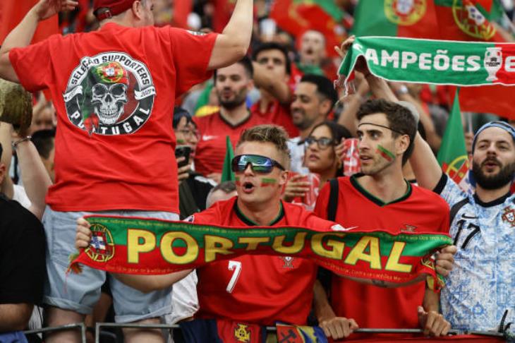 لكمات وركلات لم تتوقف.. اعتداء 9 أفراد أمن على مشجع برتغالي في يورو 2024 (فيديو)